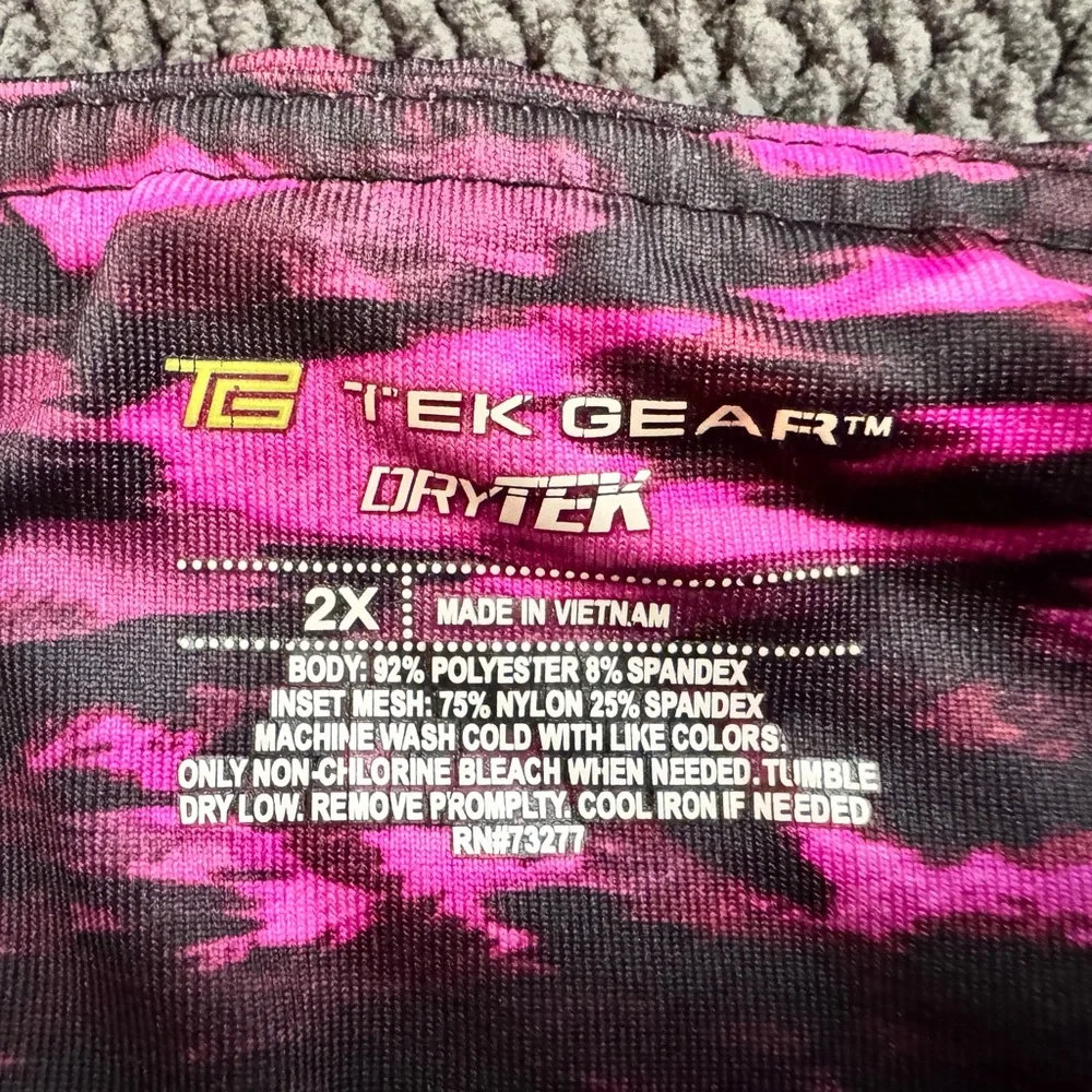 Tek Gear Black and Pink Camo Capri Leggings Women 2X - Picture 3 of 6